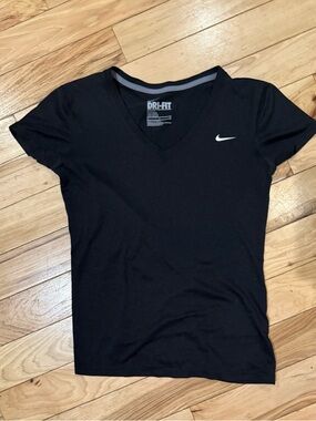 Nike Black V-Neck Dri-FIT Women's Short Sleeve Tee Size Small